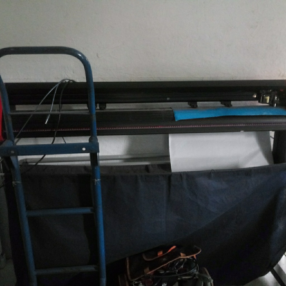 Vinyl Graphics Machine